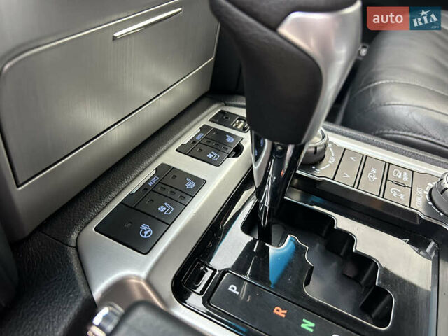 Черный Тойота Ленд Крузер, объемом двигателя 4.46 л и пробегом 264 тыс. км за 41500 $, фото 25 на Automoto.ua