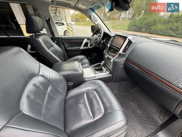 Черный Тойота Ленд Крузер, объемом двигателя 4.46 л и пробегом 324 тыс. км за 46999 $, фото 47 на Automoto.ua