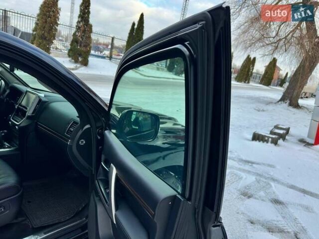 Чорний Тойота Ленд Крузер, об'ємом двигуна 4.46 л та пробігом 127 тис. км за 110000 $, фото 47 на Automoto.ua