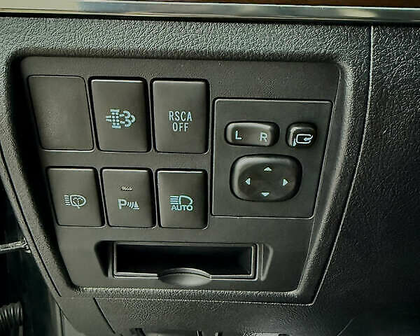 Черный Тойота Ленд Крузер, объемом двигателя 4.66 л и пробегом 184 тыс. км за 53500 $, фото 22 на Automoto.ua