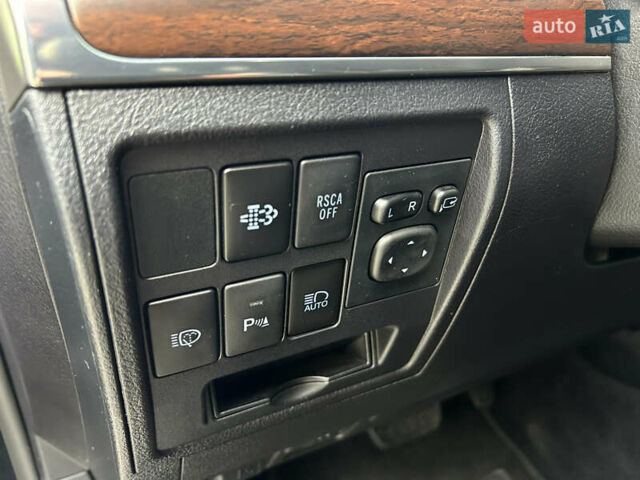 Черный Тойота Ленд Крузер, объемом двигателя 4.46 л и пробегом 264 тыс. км за 41500 $, фото 24 на Automoto.ua