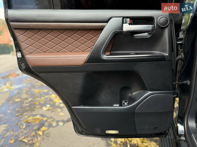 Черный Тойота Ленд Крузер, объемом двигателя 4.46 л и пробегом 225 тыс. км за 55500 $, фото 48 на Automoto.ua