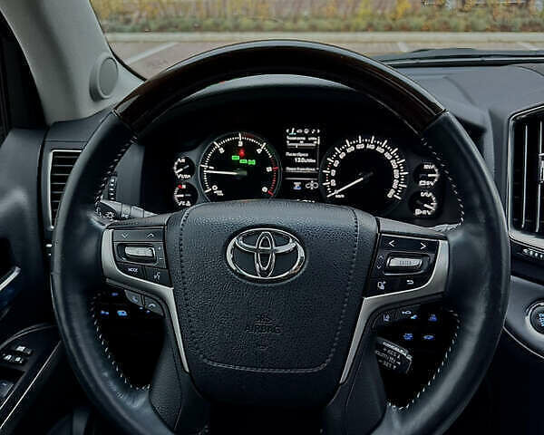 Черный Тойота Ленд Крузер, объемом двигателя 4.66 л и пробегом 184 тыс. км за 53500 $, фото 19 на Automoto.ua