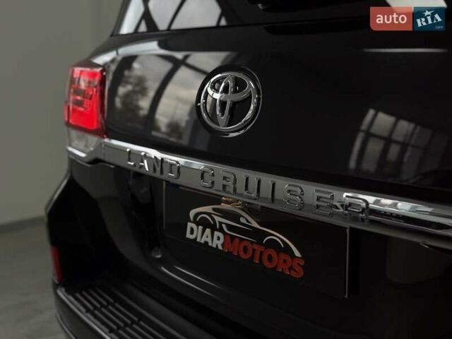 Черный Тойота Ленд Крузер, объемом двигателя 4.46 л и пробегом 185 тыс. км за 51200 $, фото 27 на Automoto.ua