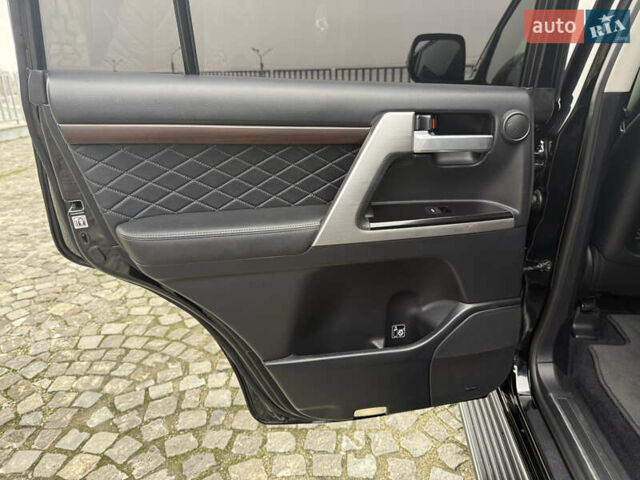 Черный Тойота Ленд Крузер, объемом двигателя 4.46 л и пробегом 101 тыс. км за 55000 $, фото 36 на Automoto.ua