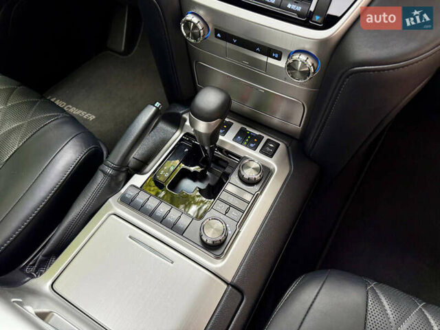 Черный Тойота Ленд Крузер, объемом двигателя 4.46 л и пробегом 118 тыс. км за 55500 $, фото 48 на Automoto.ua