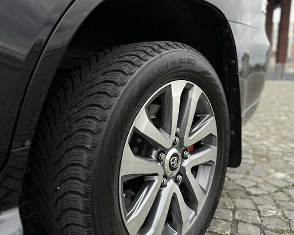 Черный Тойота Ленд Крузер, объемом двигателя 4.46 л и пробегом 132 тыс. км за 54999 $, фото 12 на Automoto.ua