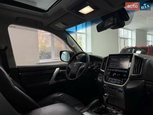 Черный Тойота Ленд Крузер, объемом двигателя 4.46 л и пробегом 185 тыс. км за 51200 $, фото 17 на Automoto.ua