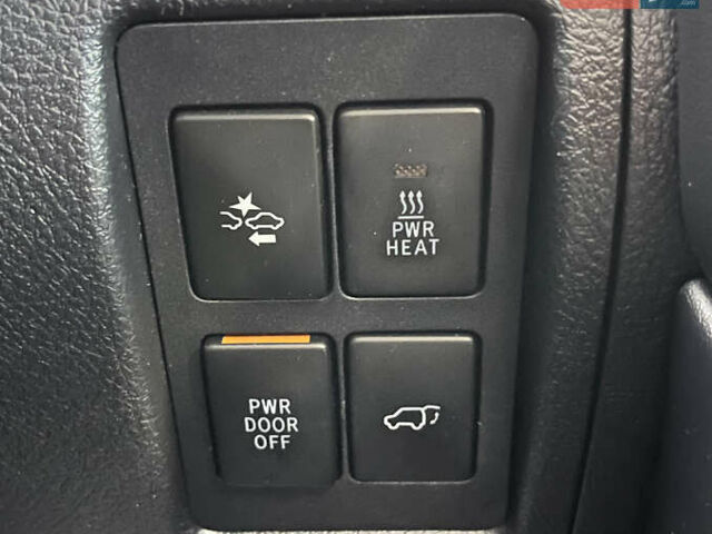 Черный Тойота Ленд Крузер, объемом двигателя 4.46 л и пробегом 184 тыс. км за 49950 $, фото 17 на Automoto.ua