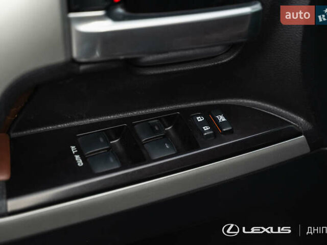 Черный Тойота Ленд Крузер, объемом двигателя 4.46 л и пробегом 222 тыс. км за 44700 $, фото 30 на Automoto.ua