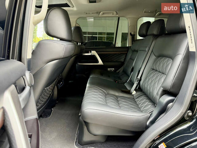 Черный Тойота Ленд Крузер, объемом двигателя 4.46 л и пробегом 118 тыс. км за 55500 $, фото 31 на Automoto.ua