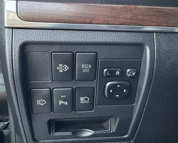 Черный Тойота Ленд Крузер, объемом двигателя 4.46 л и пробегом 181 тыс. км за 51500 $, фото 11 на Automoto.ua