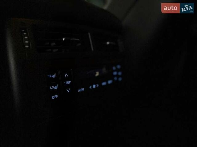 Черный Тойота Ленд Крузер, объемом двигателя 4.46 л и пробегом 185 тыс. км за 51200 $, фото 22 на Automoto.ua