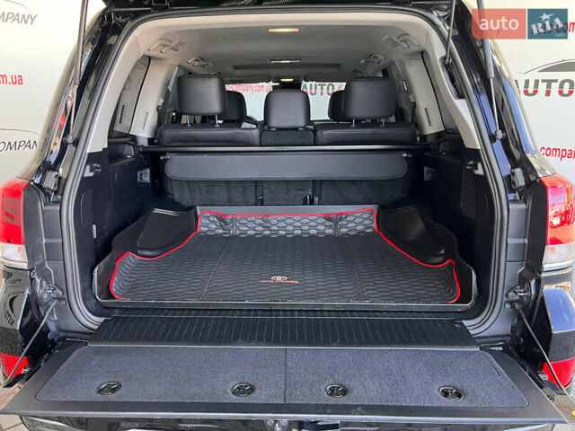 Черный Тойота Ленд Крузер, объемом двигателя 4.46 л и пробегом 184 тыс. км за 49950 $, фото 4 на Automoto.ua