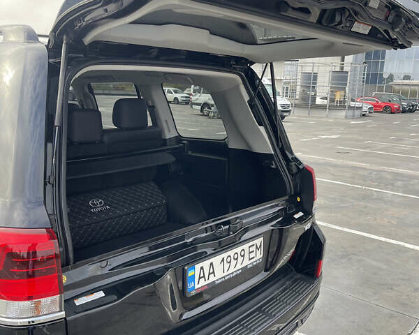 Черный Тойота Ленд Крузер, объемом двигателя 4.46 л и пробегом 186 тыс. км за 49500 $, фото 8 на Automoto.ua