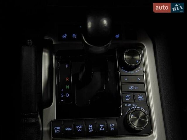 Черный Тойота Ленд Крузер, объемом двигателя 4.46 л и пробегом 185 тыс. км за 51200 $, фото 14 на Automoto.ua