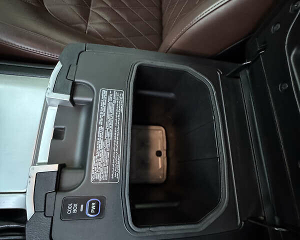 Черный Тойота Ленд Крузер, объемом двигателя 4.46 л и пробегом 181 тыс. км за 51500 $, фото 16 на Automoto.ua