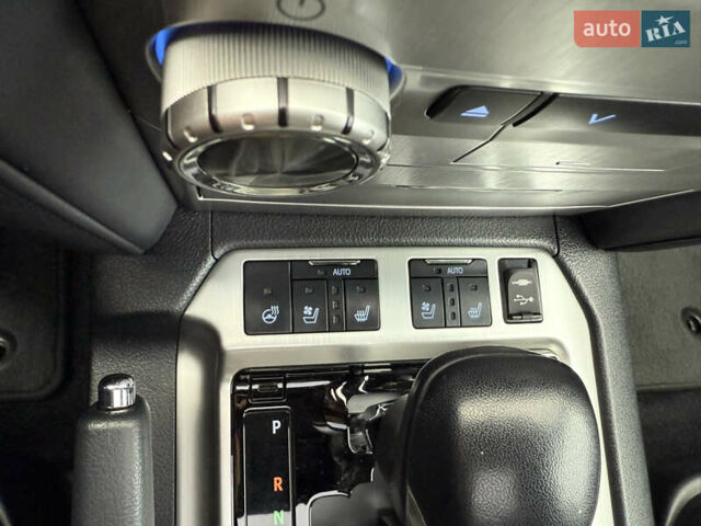 Черный Тойота Ленд Крузер, объемом двигателя 4.46 л и пробегом 101 тыс. км за 55000 $, фото 30 на Automoto.ua