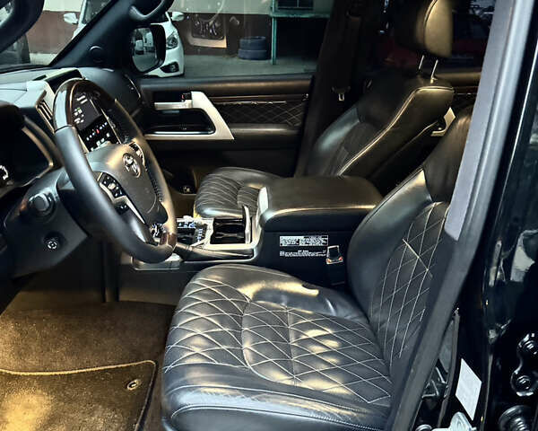 Черный Тойота Ленд Крузер, объемом двигателя 4.46 л и пробегом 177 тыс. км за 52000 $, фото 52 на Automoto.ua