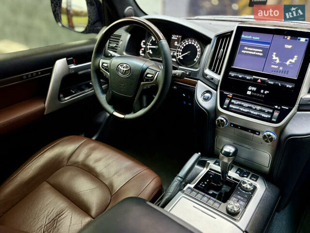 Черный Тойота Ленд Крузер, объемом двигателя 4.5 л и пробегом 131 тыс. км за 55000 $, фото 19 на Automoto.ua