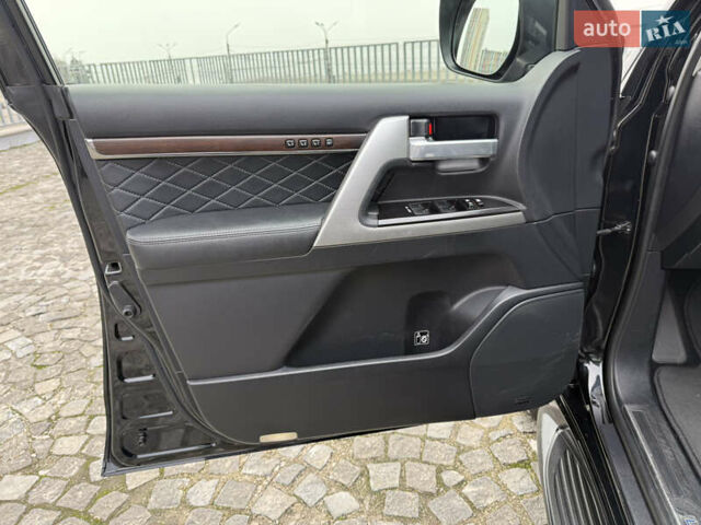 Черный Тойота Ленд Крузер, объемом двигателя 4.46 л и пробегом 101 тыс. км за 55000 $, фото 15 на Automoto.ua