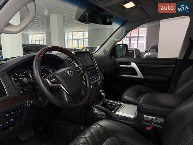 Черный Тойота Ленд Крузер, объемом двигателя 4.46 л и пробегом 185 тыс. км за 51200 $, фото 6 на Automoto.ua
