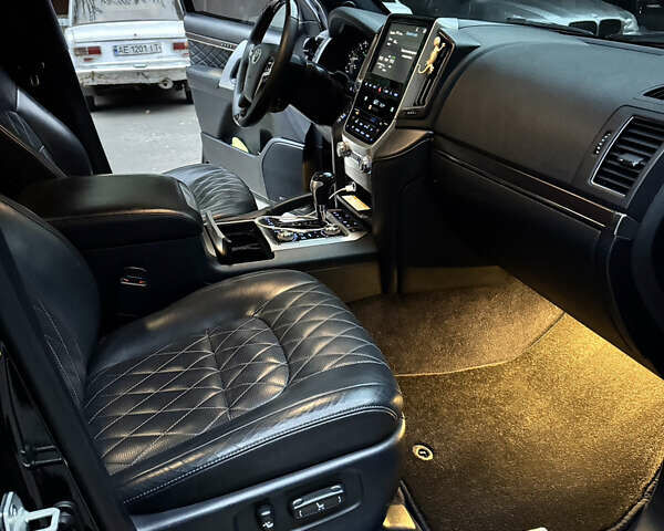 Черный Тойота Ленд Крузер, объемом двигателя 4.46 л и пробегом 177 тыс. км за 52000 $, фото 49 на Automoto.ua