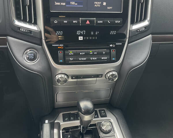 Черный Тойота Ленд Крузер, объемом двигателя 4.46 л и пробегом 186 тыс. км за 49500 $, фото 7 на Automoto.ua