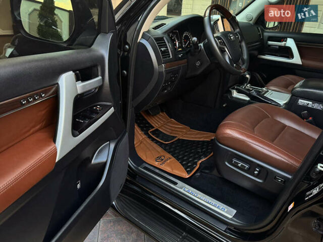 Черный Тойота Ленд Крузер, объемом двигателя 4.61 л и пробегом 132 тыс. км за 57000 $, фото 7 на Automoto.ua