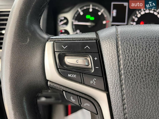 Черный Тойота Ленд Крузер, объемом двигателя 4.46 л и пробегом 184 тыс. км за 49950 $, фото 9 на Automoto.ua