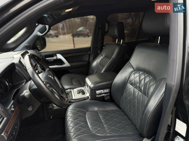 Черный Тойота Ленд Крузер, объемом двигателя 4.46 л и пробегом 200 тыс. км за 50500 $, фото 25 на Automoto.ua