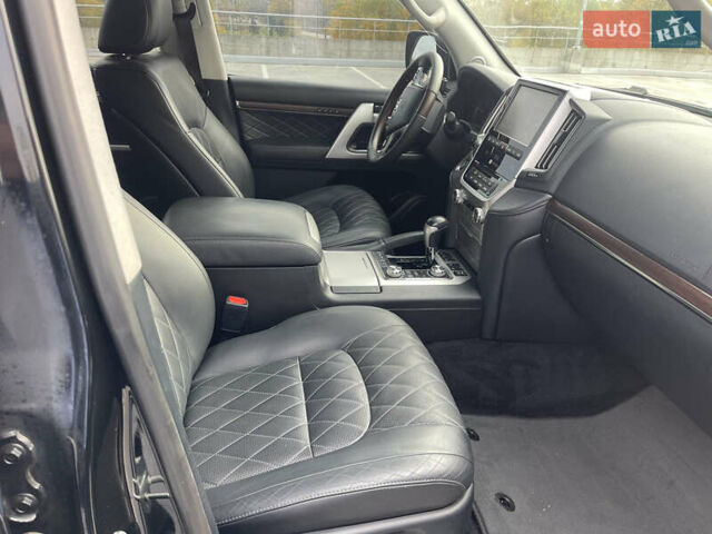 Черный Тойота Ленд Крузер, объемом двигателя 4.46 л и пробегом 186 тыс. км за 49500 $, фото 3 на Automoto.ua