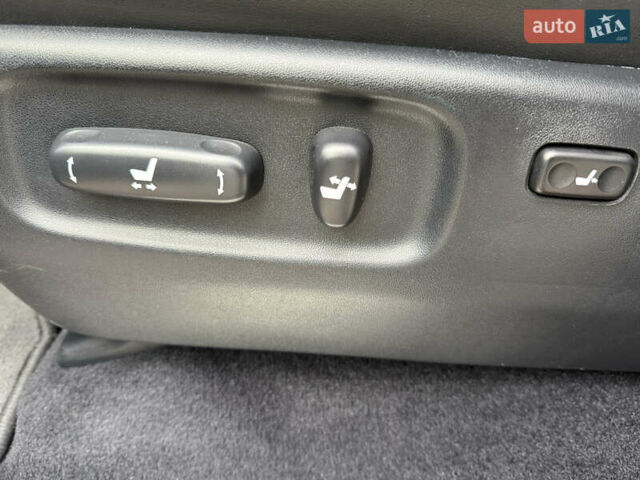 Черный Тойота Ленд Крузер, объемом двигателя 4.46 л и пробегом 101 тыс. км за 55000 $, фото 19 на Automoto.ua