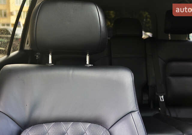 Черный Тойота Ленд Крузер, объемом двигателя 4.46 л и пробегом 149 тыс. км за 52700 $, фото 46 на Automoto.ua