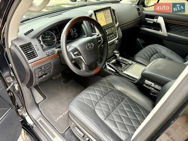 Черный Тойота Ленд Крузер, объемом двигателя 4.46 л и пробегом 118 тыс. км за 55500 $, фото 24 на Automoto.ua