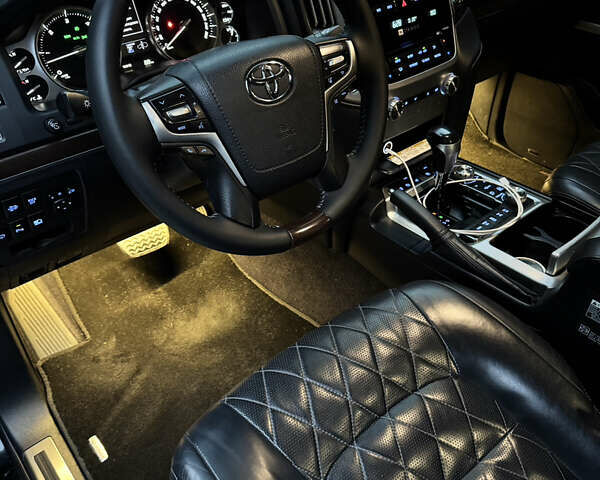 Черный Тойота Ленд Крузер, объемом двигателя 4.46 л и пробегом 177 тыс. км за 52000 $, фото 53 на Automoto.ua