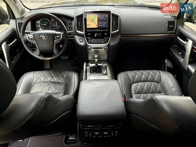 Черный Тойота Ленд Крузер, объемом двигателя 4.46 л и пробегом 118 тыс. км за 55500 $, фото 32 на Automoto.ua