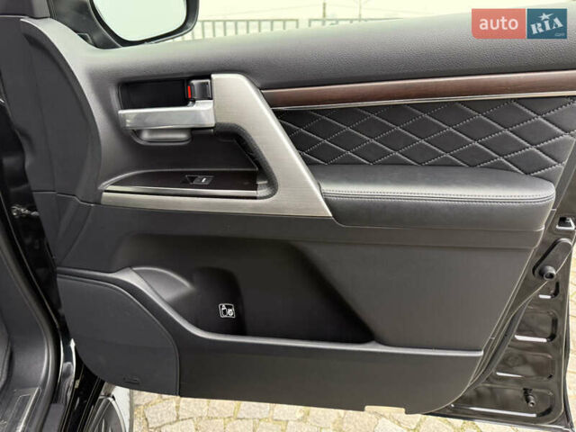 Черный Тойота Ленд Крузер, объемом двигателя 4.46 л и пробегом 101 тыс. км за 55000 $, фото 25 на Automoto.ua