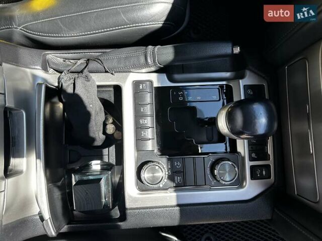 Черный Тойота Ленд Крузер, объемом двигателя 4.46 л и пробегом 133 тыс. км за 47000 $, фото 3 на Automoto.ua