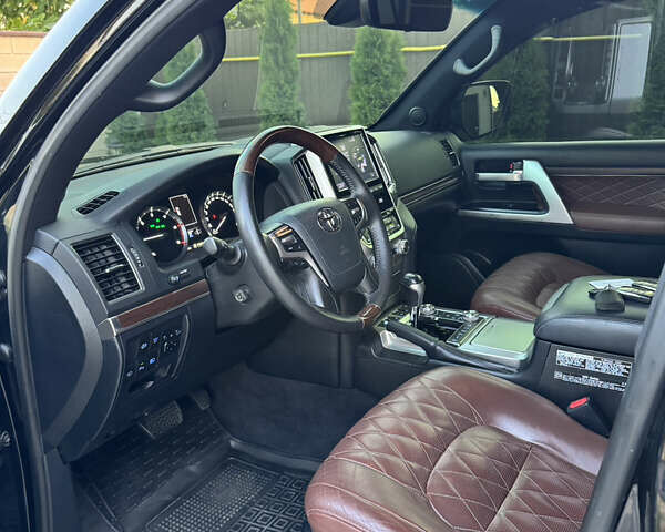 Черный Тойота Ленд Крузер, объемом двигателя 4.46 л и пробегом 181 тыс. км за 51500 $, фото 8 на Automoto.ua