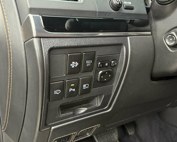 Черный Тойота Ленд Крузер, объемом двигателя 4.46 л и пробегом 132 тыс. км за 54999 $, фото 25 на Automoto.ua