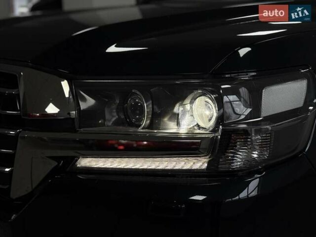 Черный Тойота Ленд Крузер, объемом двигателя 4.46 л и пробегом 185 тыс. км за 51200 $, фото 5 на Automoto.ua