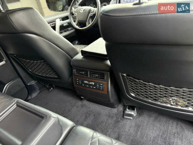 Черный Тойота Ленд Крузер, объемом двигателя 4.46 л и пробегом 200 тыс. км за 50500 $, фото 42 на Automoto.ua