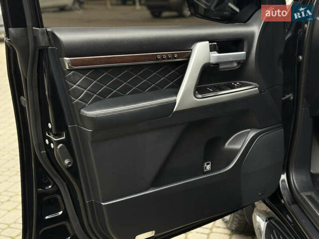 Черный Тойота Ленд Крузер, объемом двигателя 4.46 л и пробегом 200 тыс. км за 50500 $, фото 24 на Automoto.ua