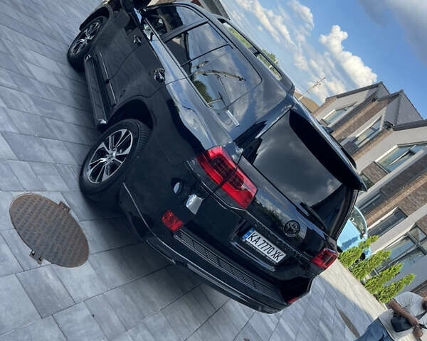 Черный Тойота Ленд Крузер, объемом двигателя 4.46 л и пробегом 204 тыс. км за 49000 $, фото 4 на Automoto.ua