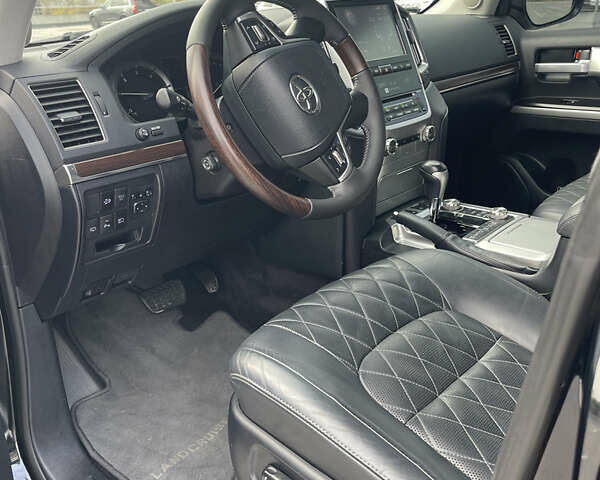 Черный Тойота Ленд Крузер, объемом двигателя 4.46 л и пробегом 186 тыс. км за 49500 $, фото 2 на Automoto.ua