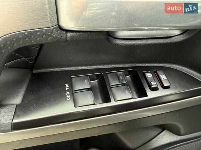 Черный Тойота Ленд Крузер, объемом двигателя 4.46 л и пробегом 101 тыс. км за 55000 $, фото 17 на Automoto.ua