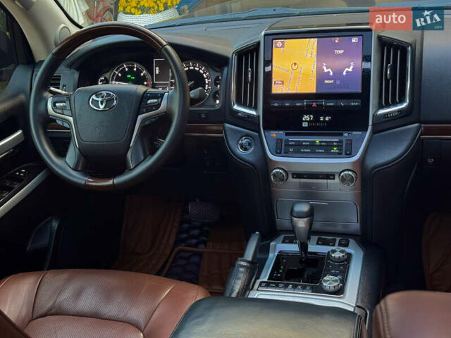 Черный Тойота Ленд Крузер, объемом двигателя 4.61 л и пробегом 132 тыс. км за 57000 $, фото 12 на Automoto.ua