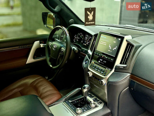 Черный Тойота Ленд Крузер, объемом двигателя 4.5 л и пробегом 131 тыс. км за 55000 $, фото 18 на Automoto.ua