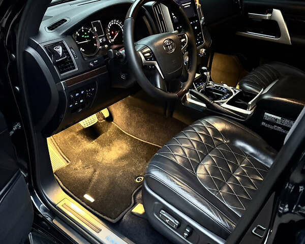 Черный Тойота Ленд Крузер, объемом двигателя 4.46 л и пробегом 177 тыс. км за 52000 $, фото 46 на Automoto.ua